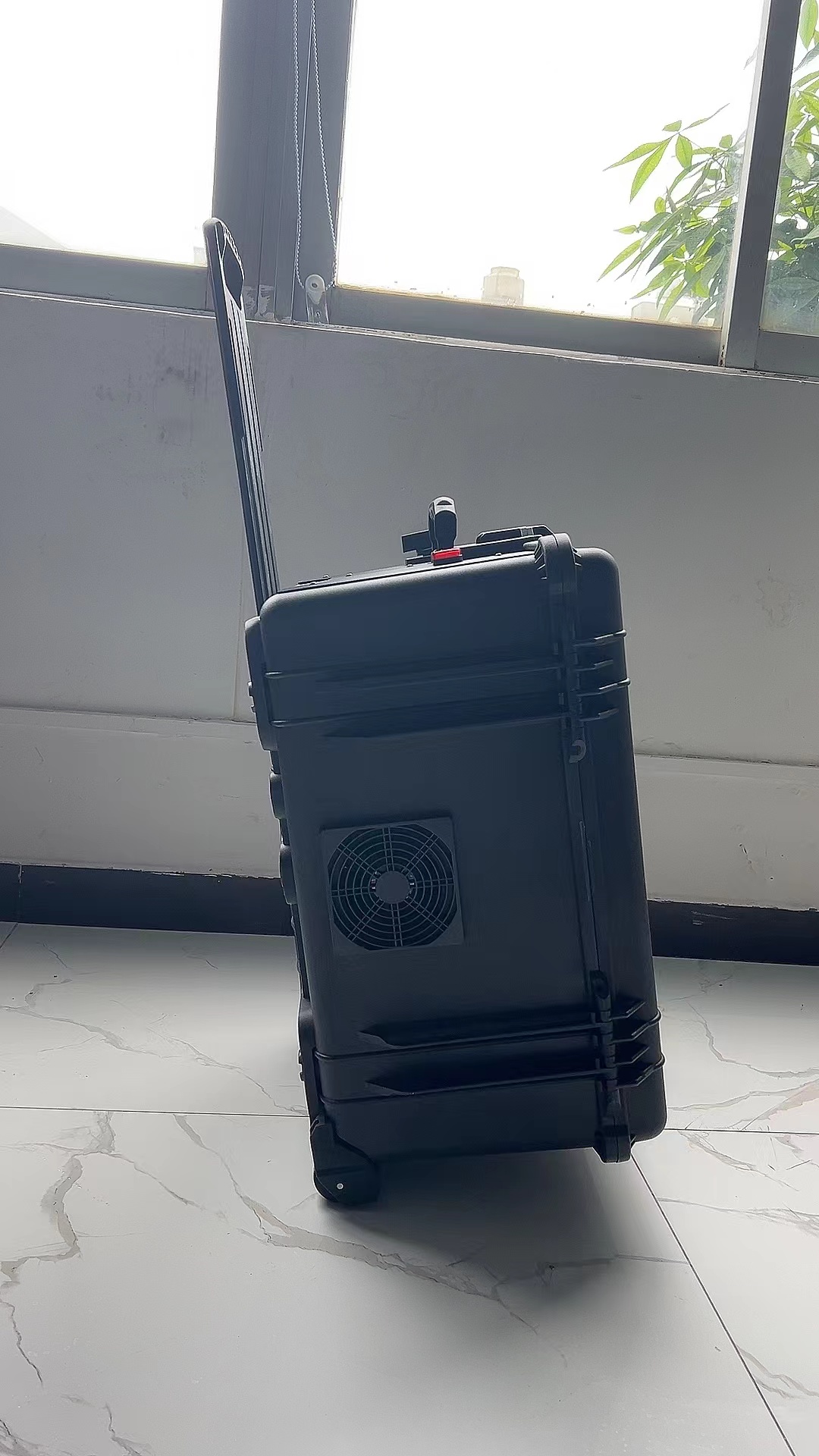 崇川手拉箱型移动通信干扰器